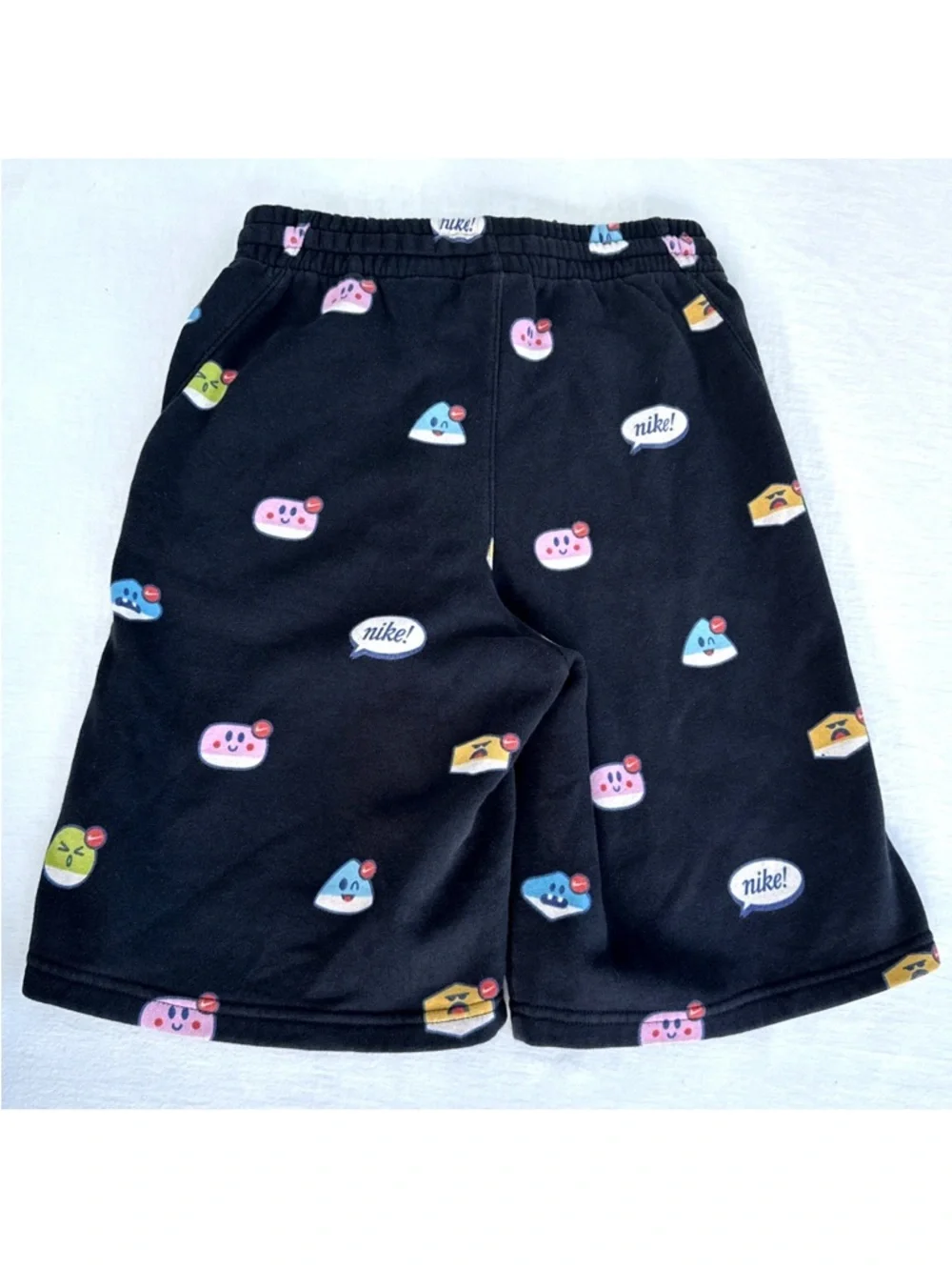 NIKE Sportswear AOP Moji Alumni Shorts Kids XL Black Emoji Air Max DJ9872-010